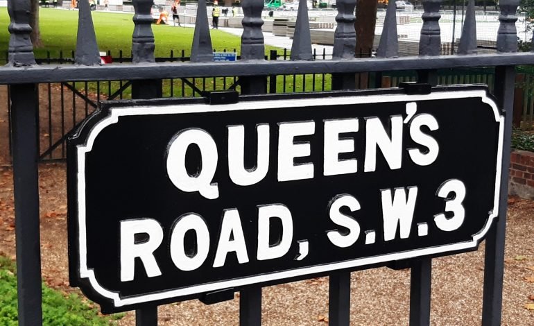 QUEENS ROAD SIGN UNVEILED IN MEMORY OF HER MAJESTY THE QUEEN