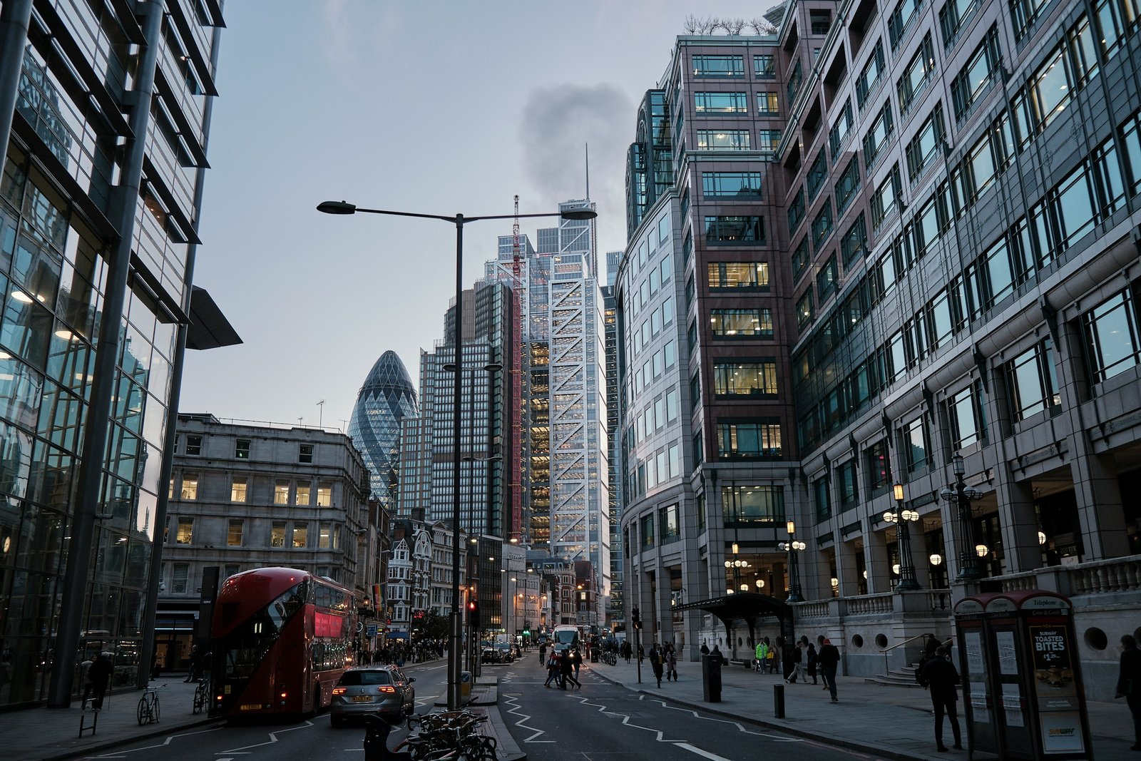 UK risks of losing competitive advantage in attracting international talent