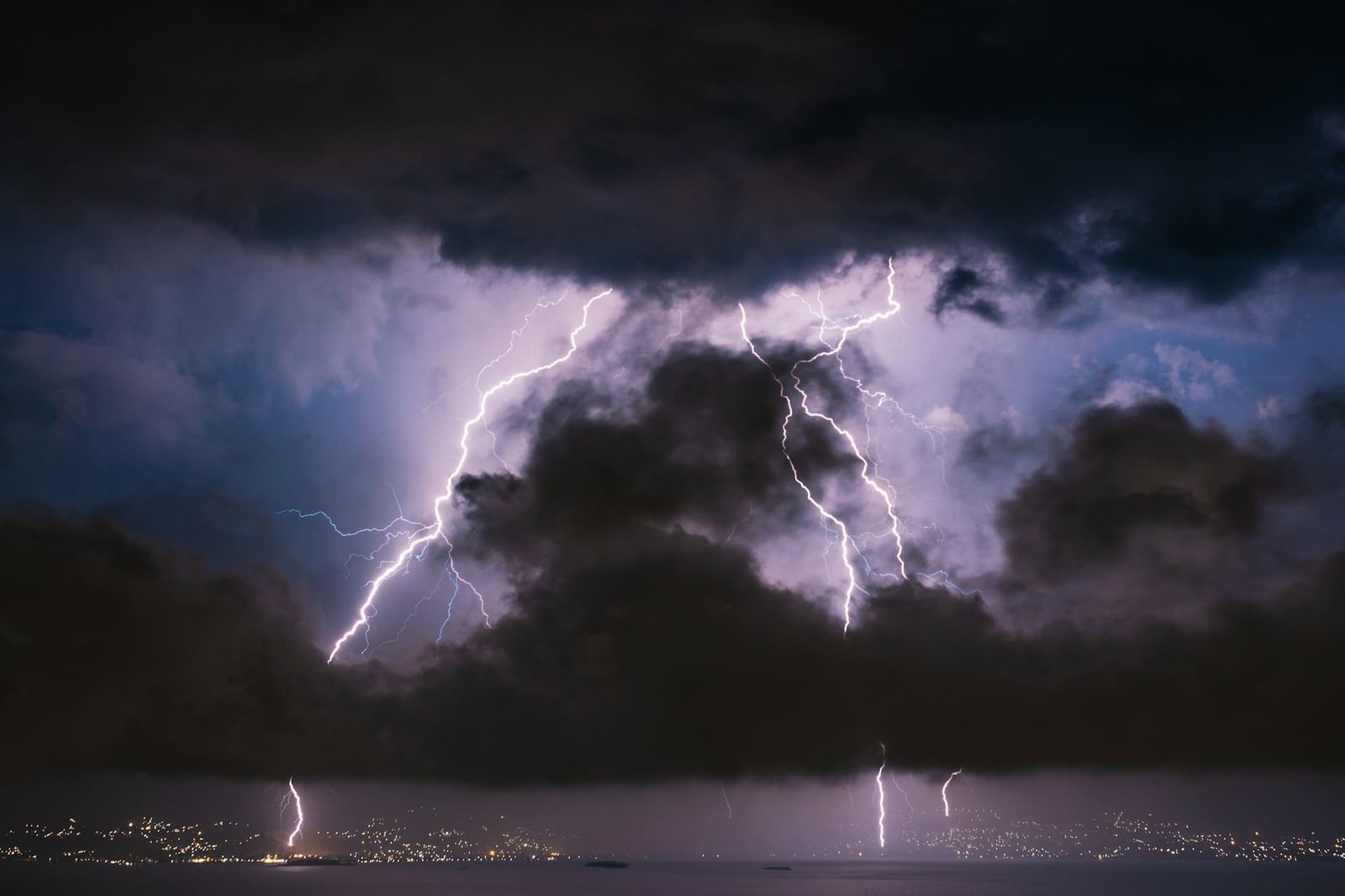 Powerful Texas storms kill seven