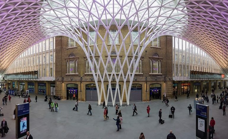 King's Cross Western Concourse central position 2012 05 02.75
