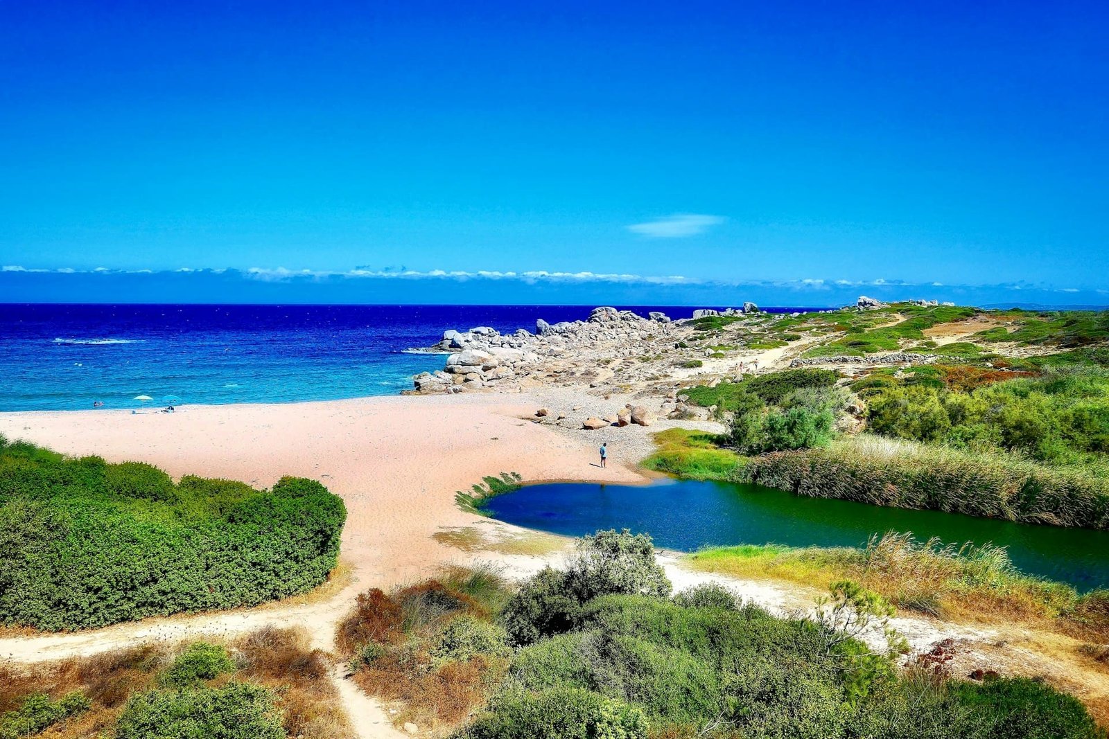Italy imposes beach rules amid peak tourism levels