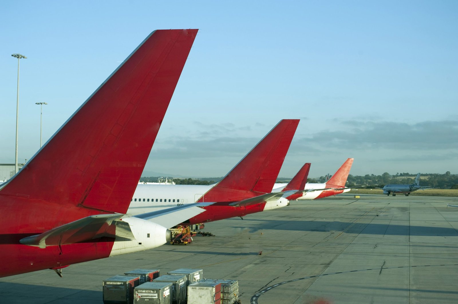 Middle East Flight Suspensions: Airline Service Disruptions and Travel Advisories