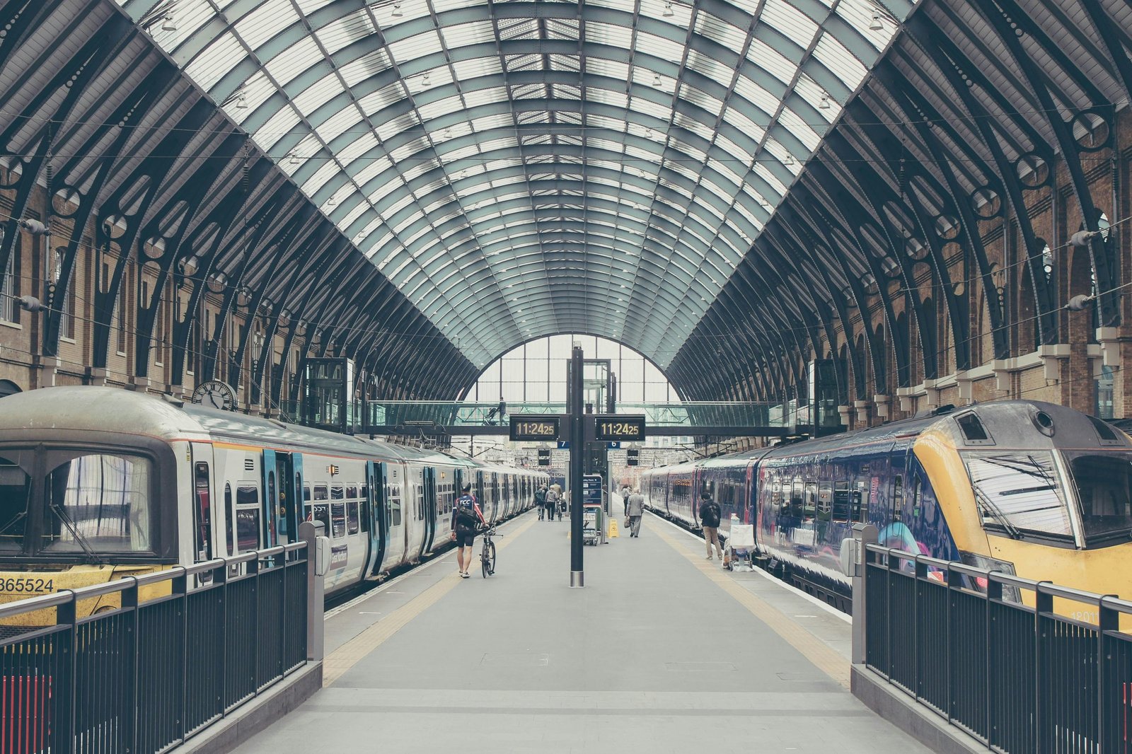 Train Drivers to Vote on New Pay Deal Amid Labour’s Strategic Negotiations