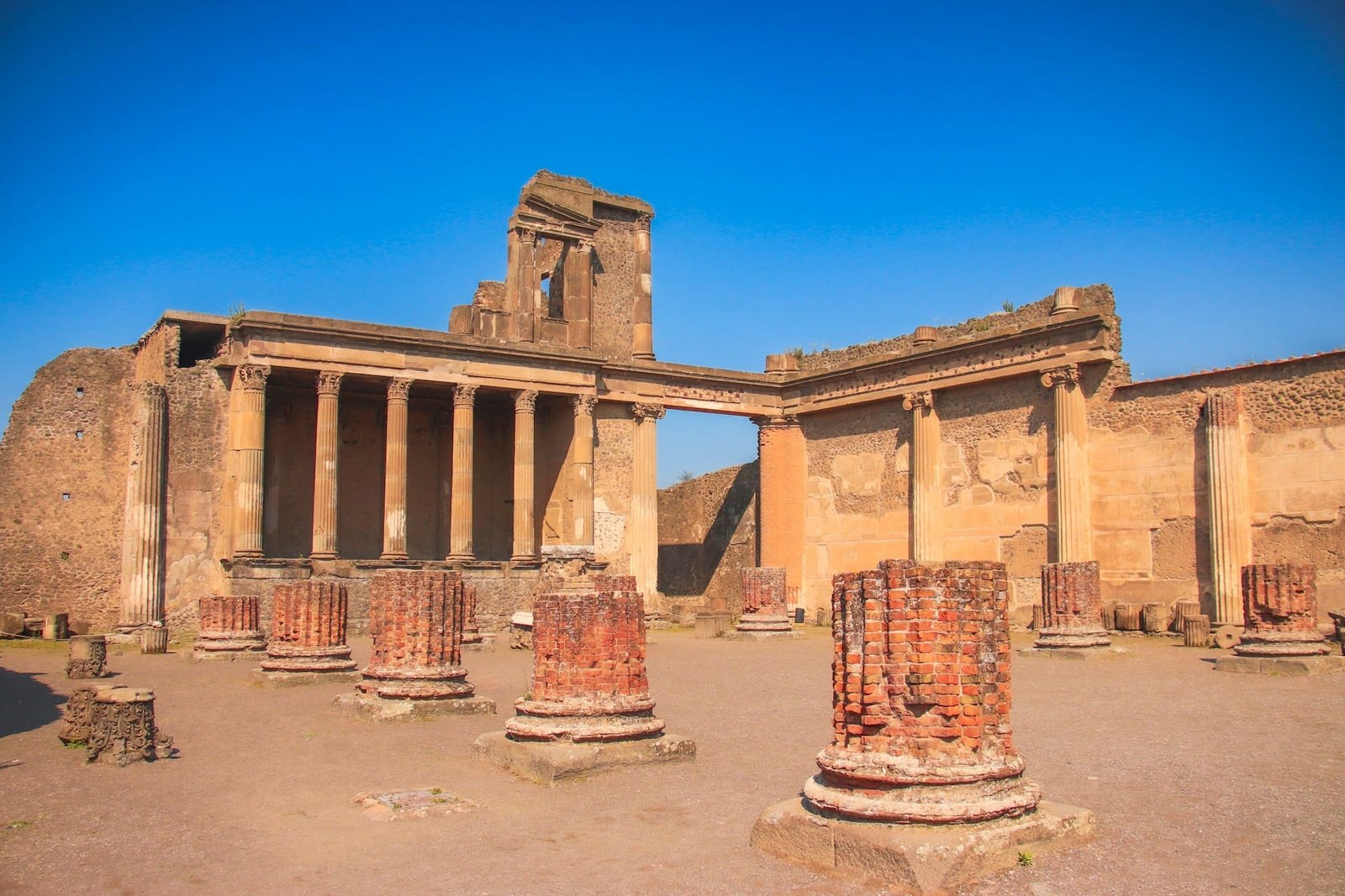Tourist carves initials into Pompei ruins