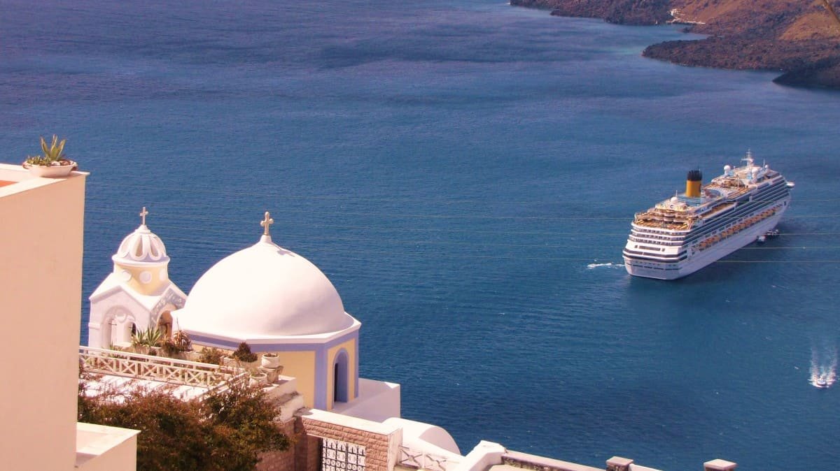 Greece to Impose Levy on Cruise Ship Visitors to Santorini and Mykonos