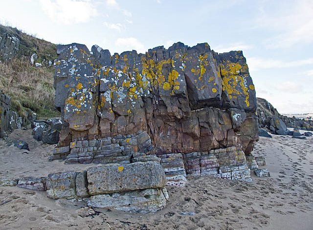 Hound Point, a rocky area where body found in search for Jenny Hastings near Edinburgh, highlighting the location linked to the tragic case.