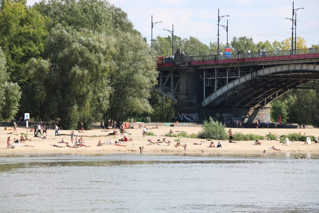 Image 8 Riverside beach