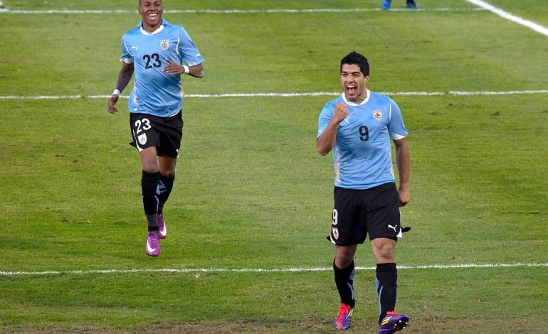 Suárez retires from international football