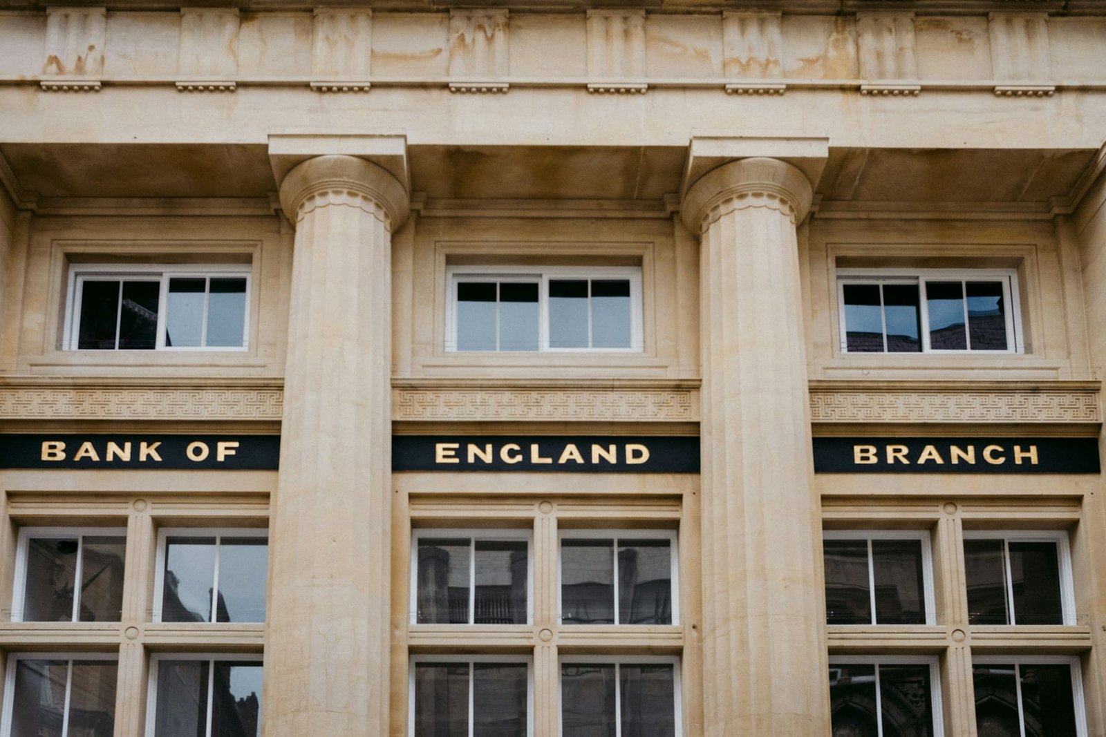 Base rates held at 5% by Bank of England