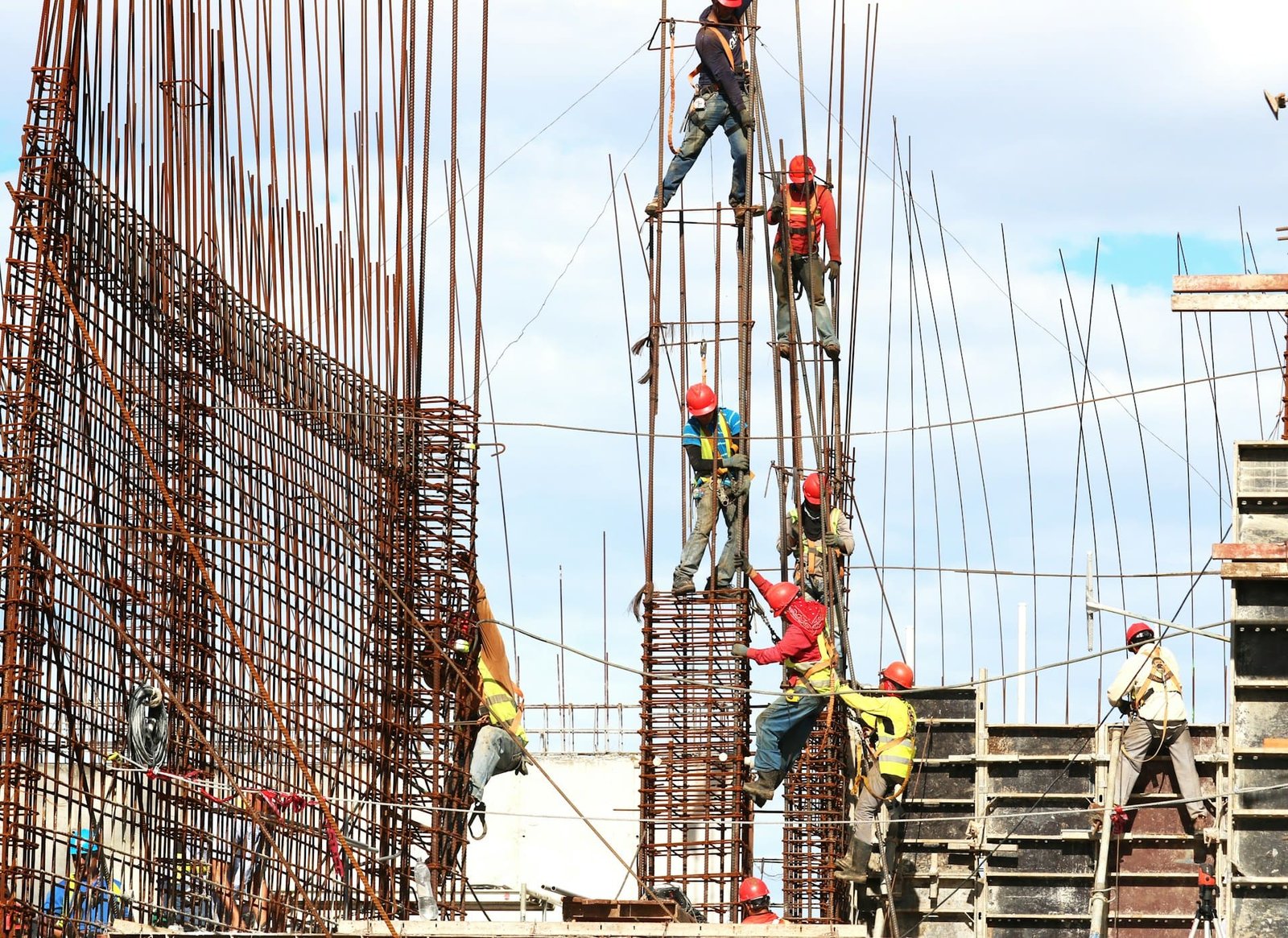 Collapse of construction giant sees over 2,000 jobs cut