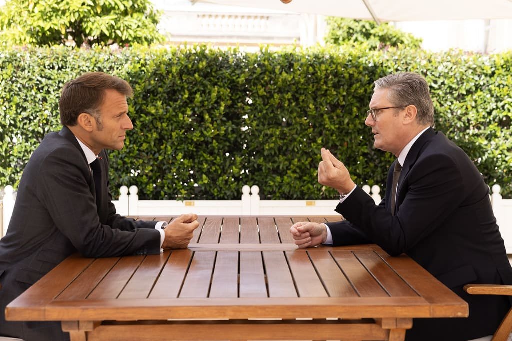 Starmer and Macron to Address European Security in Paris Talks