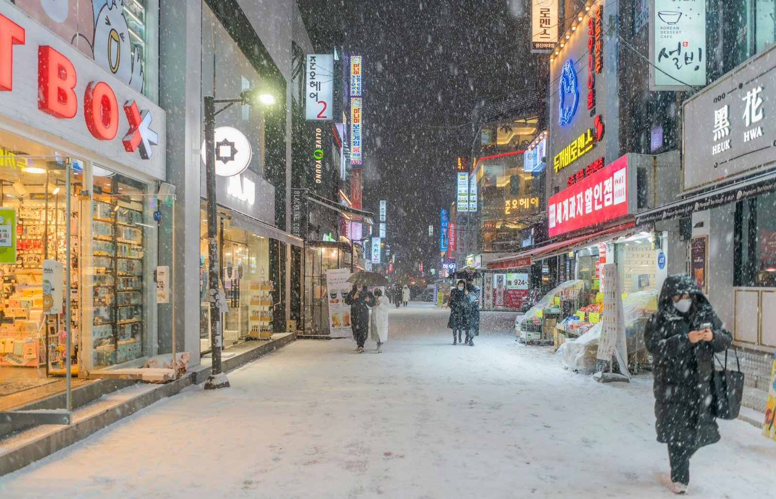 Seoul hit by heaviest snowfall on record