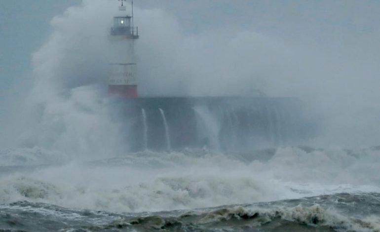 Storm Éowyn unleashes powerful waves and winds on a lighthouse in the UK.