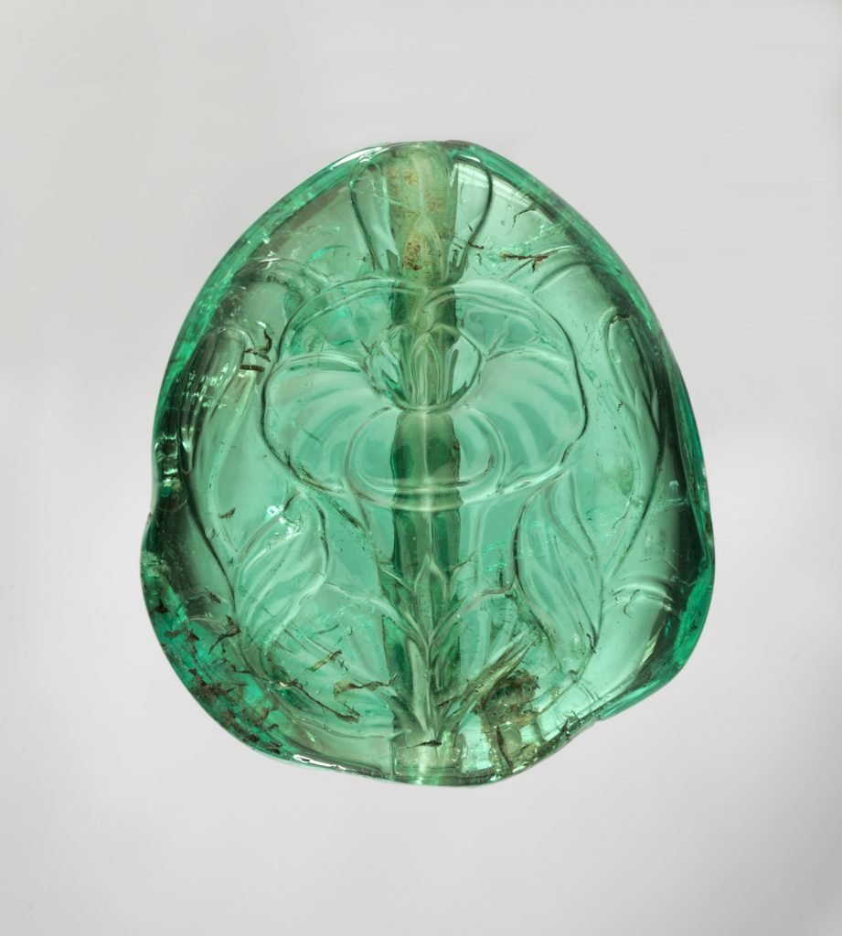 4. Emerald pendant bead, 17th Century.© The al Sabah Collection, Dar al Athar al Islamiyyah (2)