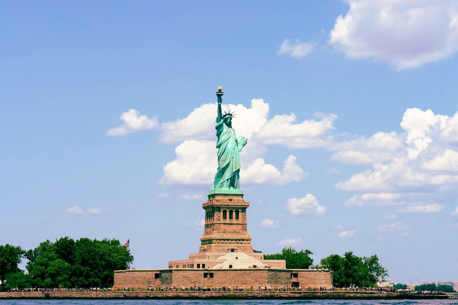 Statue of Liberty: French MEP calls for return