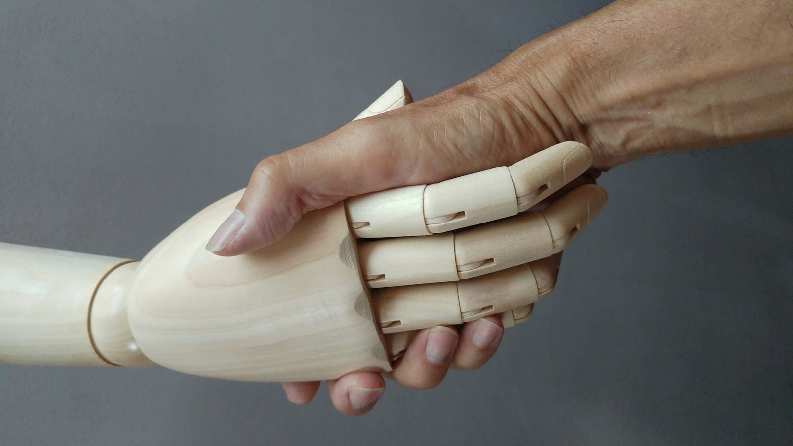 Prosthetic hand with human-like grip developed