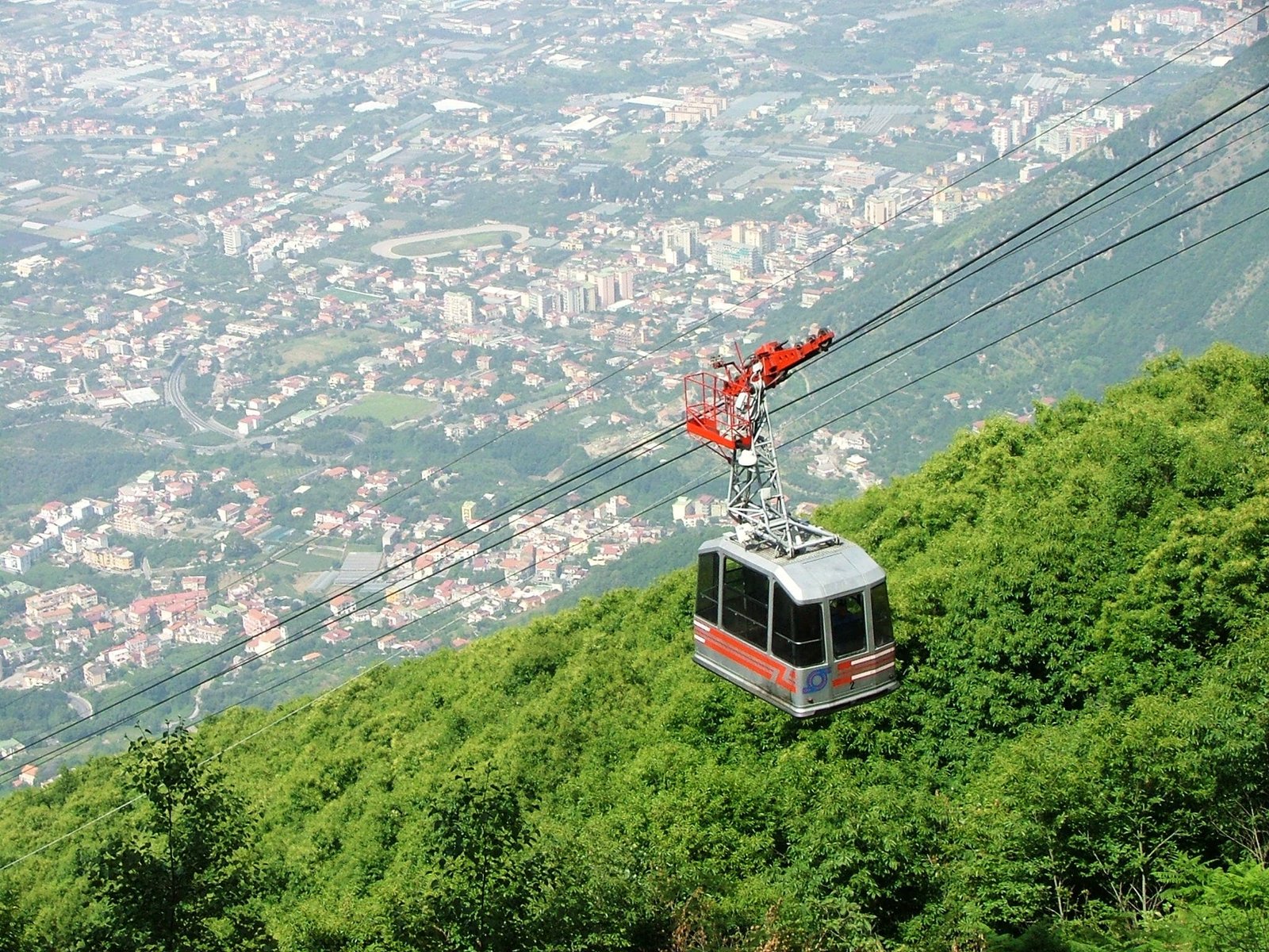 British Couple Killed in Italian Cable Car Crash Near Naples