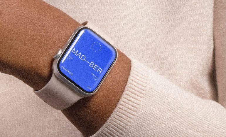 Smartwatch displaying Starline rail travel information from Madrid to Berlin