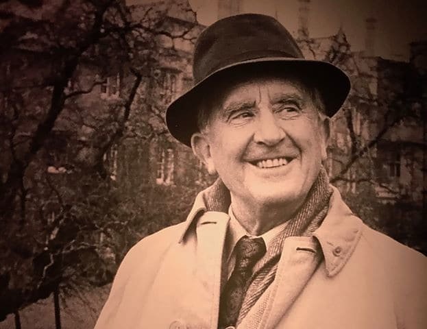 Tolkien Sculptures Unveiled in Roos Reflect Love Story Behind Middle-earth