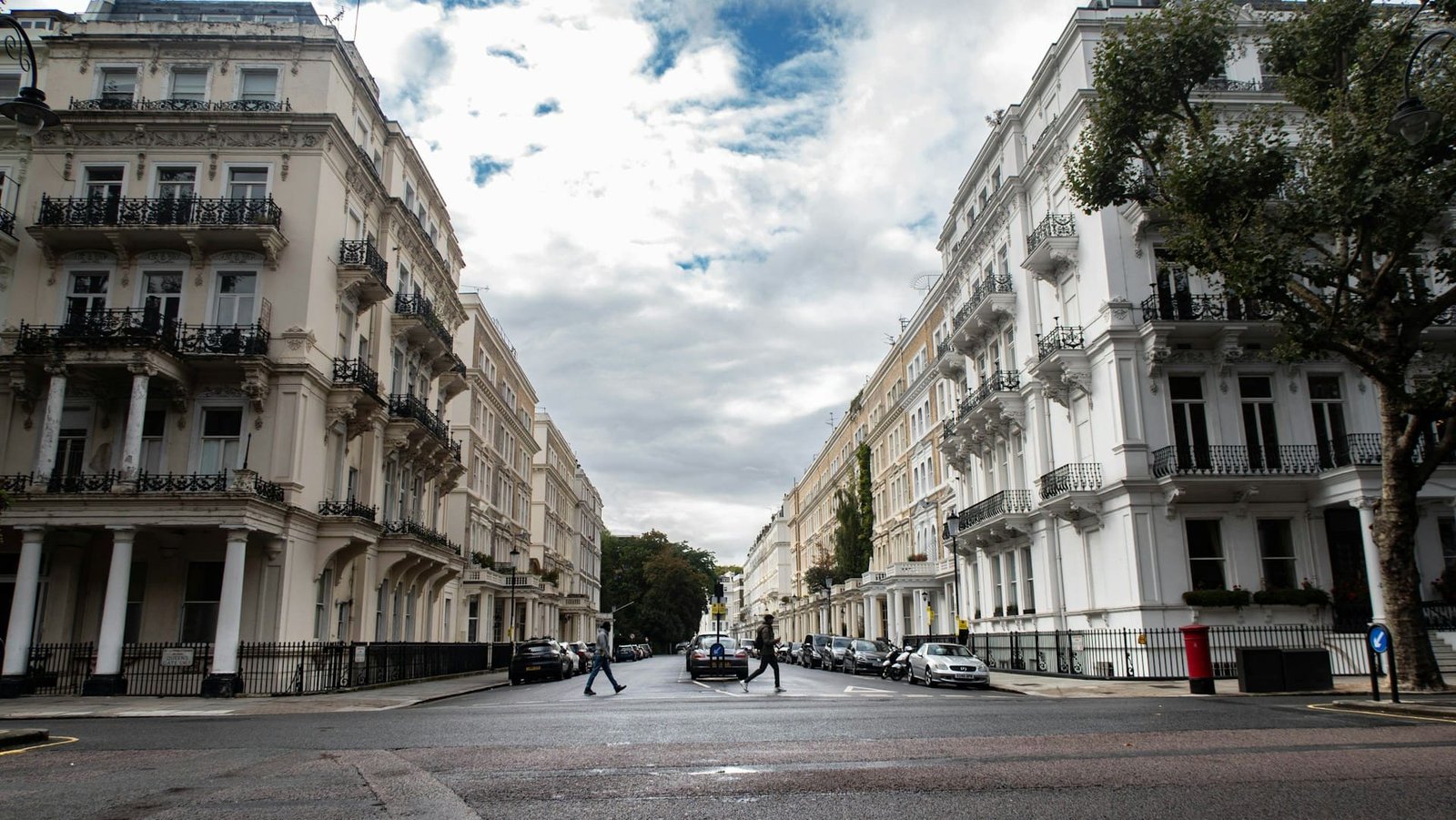 Overseas demand for UK property falls to record low