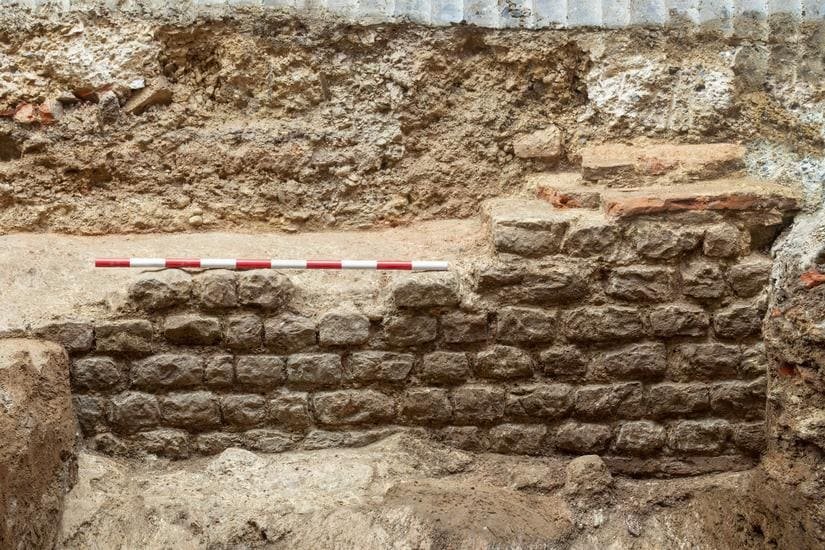 romanwall1 c.mola