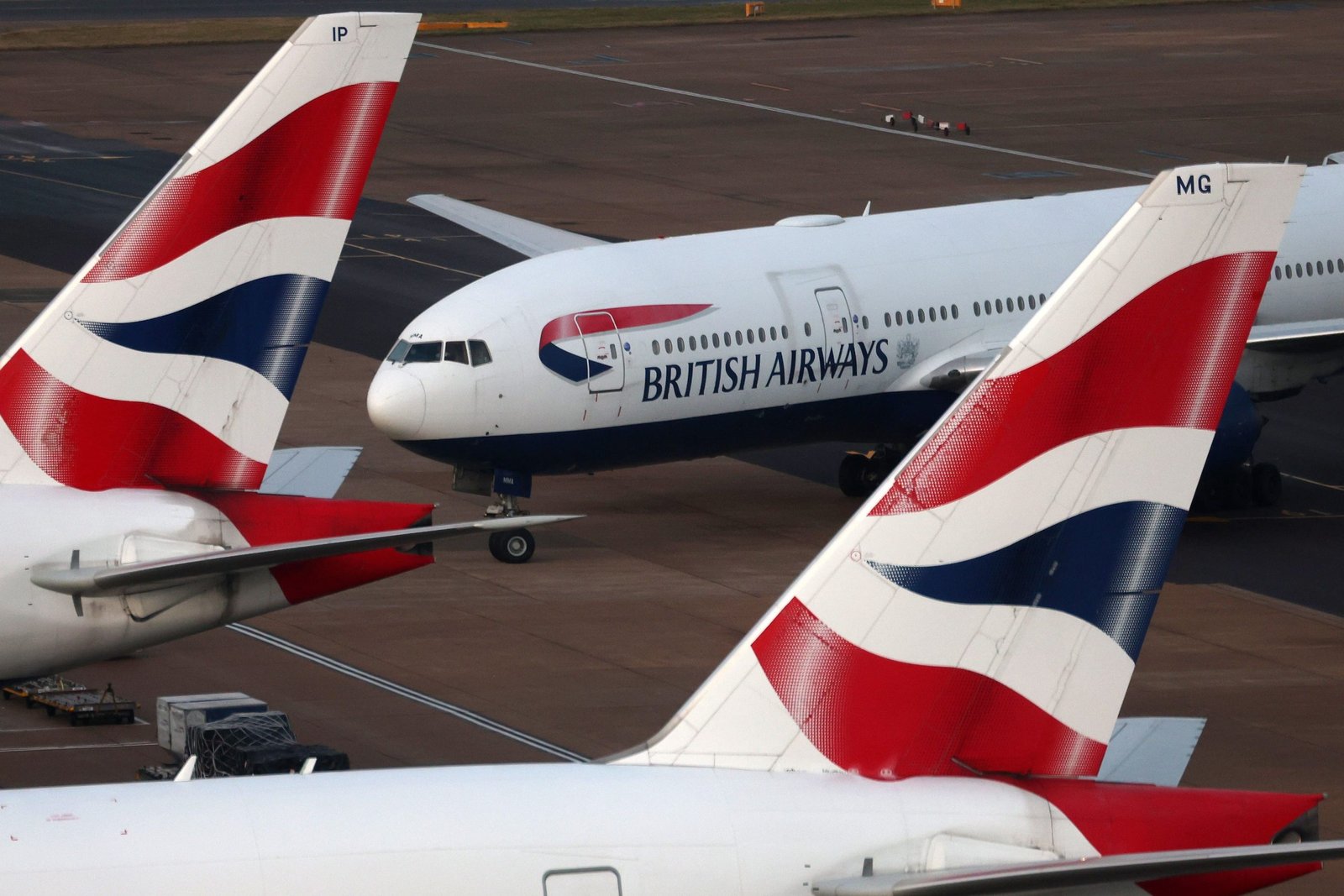 Gatwick plane fire linked to co-pilot’s wrong-hand error during takeoff