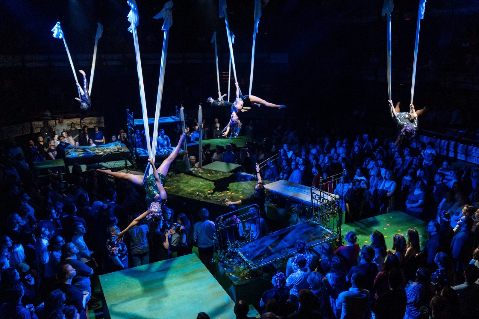 A Midsummer Night’s Dream Bridge Theatre: Love, Mischief and a Party in the Pit