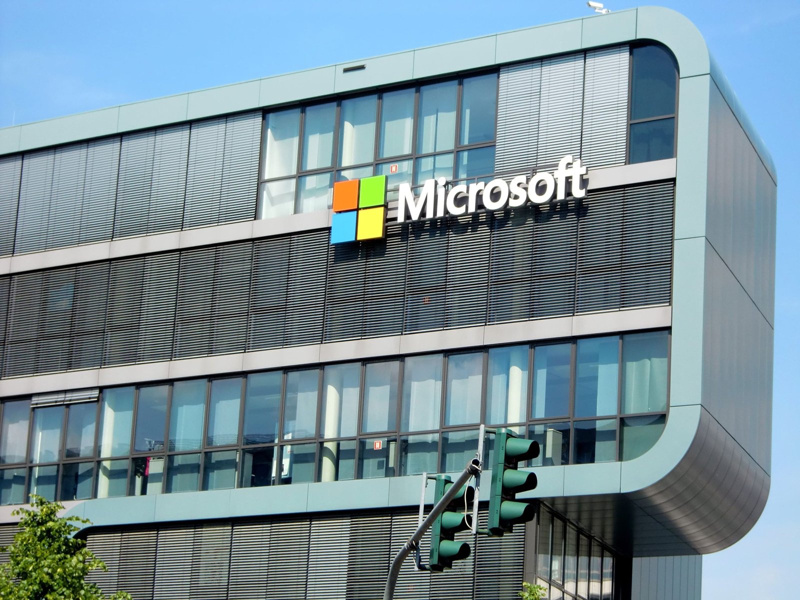 Microsoft Outlook outage disrupts inbox access