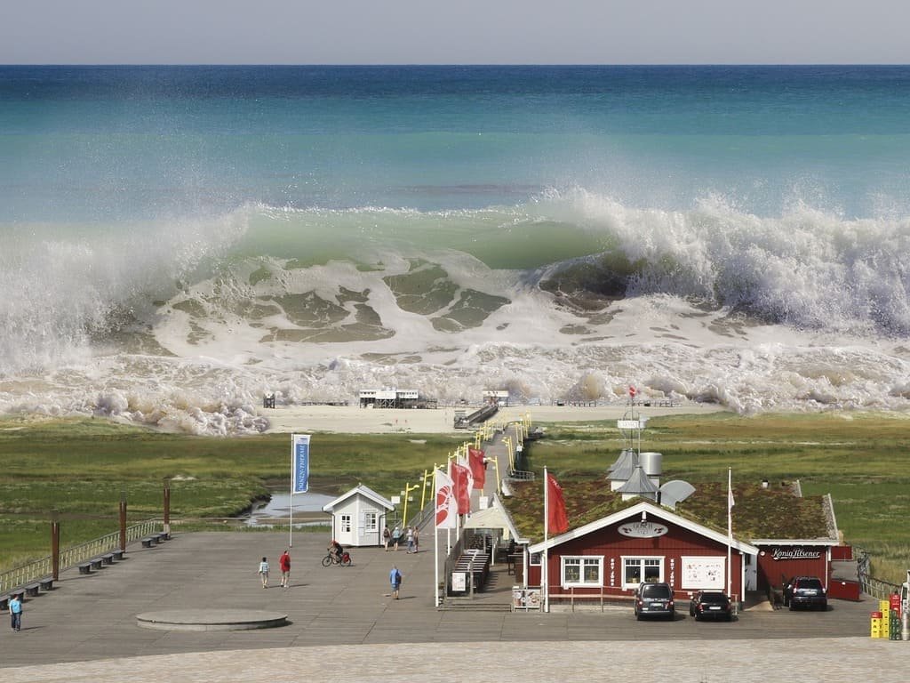 Breaking News – Tsunami waves hit Hawaii after 8.8 magnitude earthquake