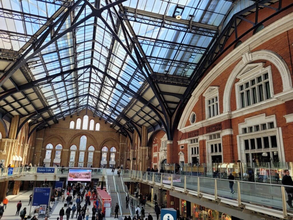 Liverpool Street fire alert disrupts central London services