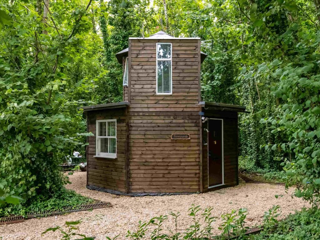 LR Image 6 Honeycombe treehouse