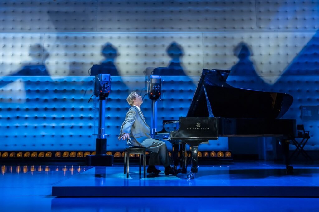 Sean Hayes (Oscar Levant) 3. Credit Johan Persson copy