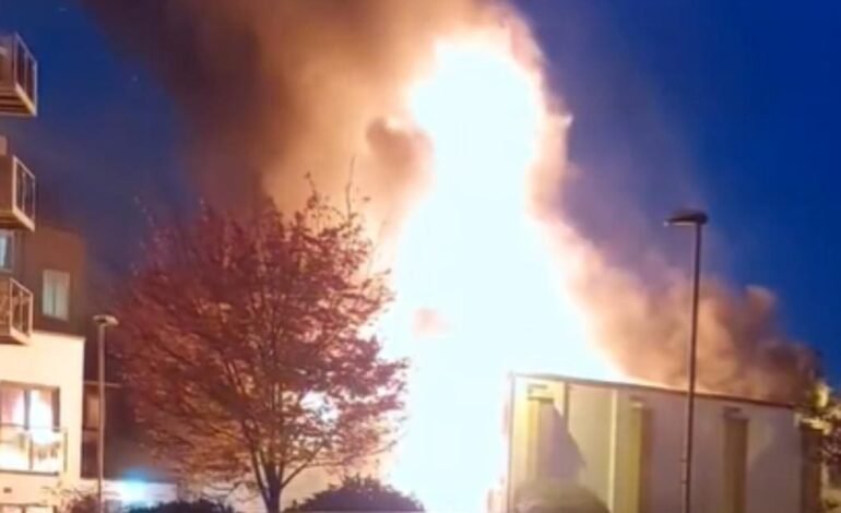 Forest Hill shop fire Perry Vale, London blaze with flames and smoke at night, A205 South Circular disruption, firefighters tackling major incident