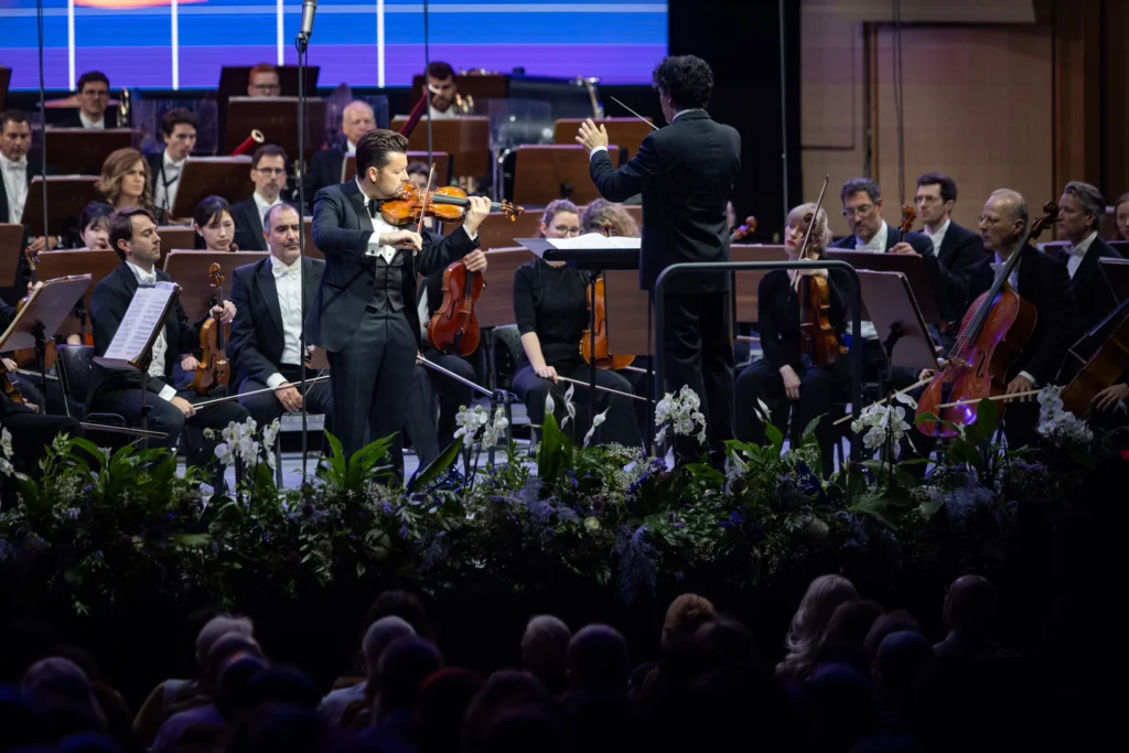 Julian Rachlin performing the Sibelius Violin Concerto with the Hesse Radio Symphony Orchestra, Frankfurt.