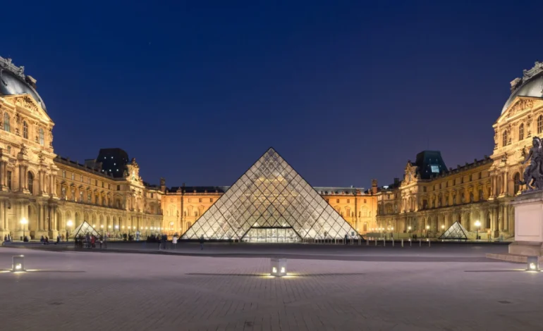 Security in the spotlight after daring day-light heist at the Louvre