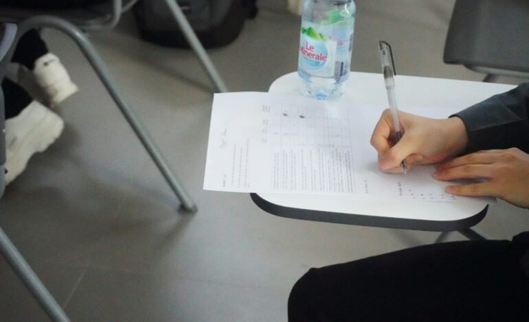 SATs moderator tests to trial AI questions