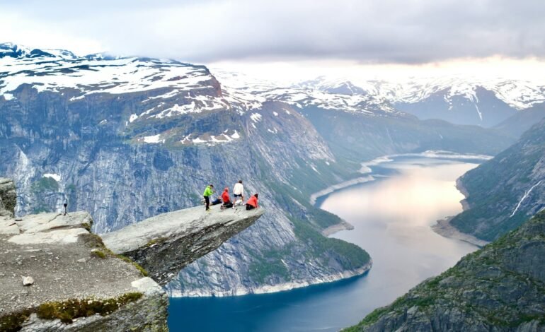 richard hatleskog CbVhlD1SJ4Y unsplash (1)