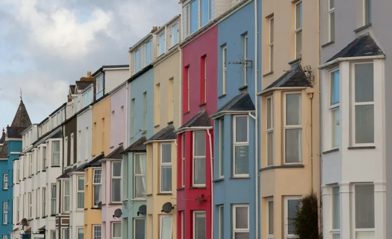 Private rent accounting for 44% of average wage