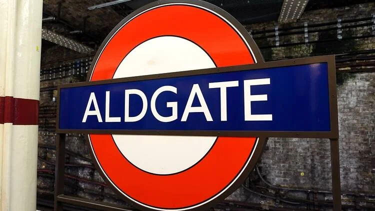Metropolitan line closure to Aldgate causing disruption for City of London commuters at Baker Street.