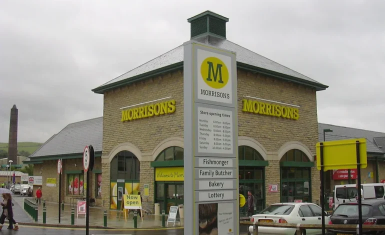 Morrisons store entrance selected for new Morrisons digital advertising screens across the UK (1)