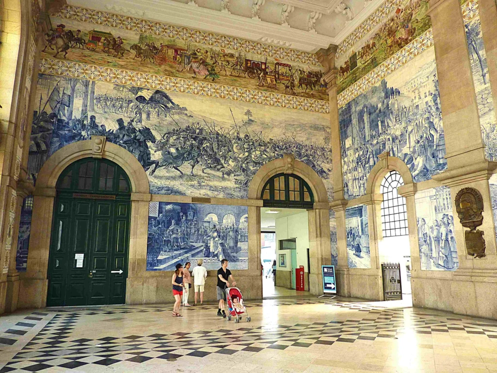 LR Image 10 Porto – Azulejos at the railway station