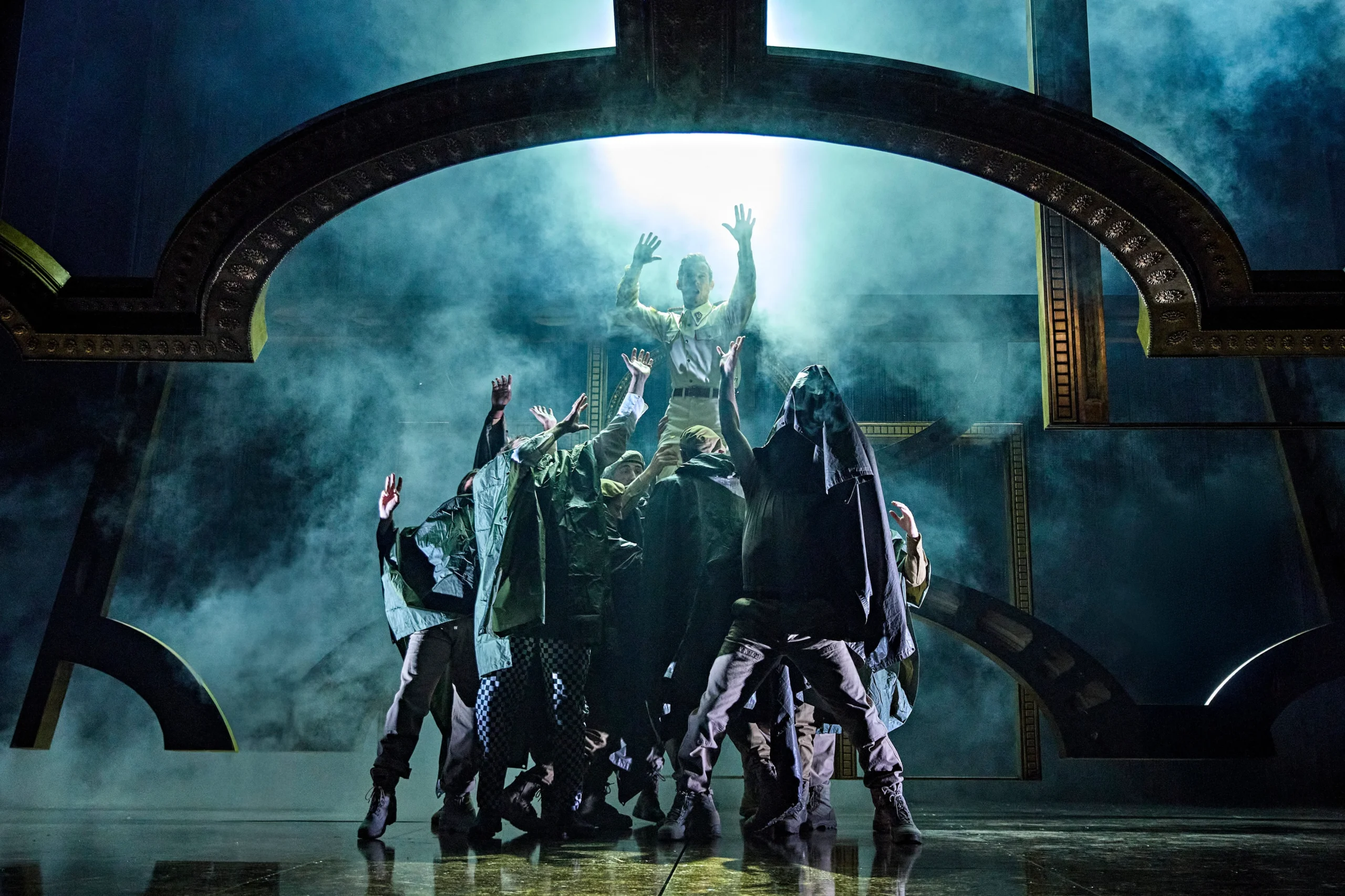 Othello at the Haymarket: A Strong Cast Lost in a Confused Modern Take