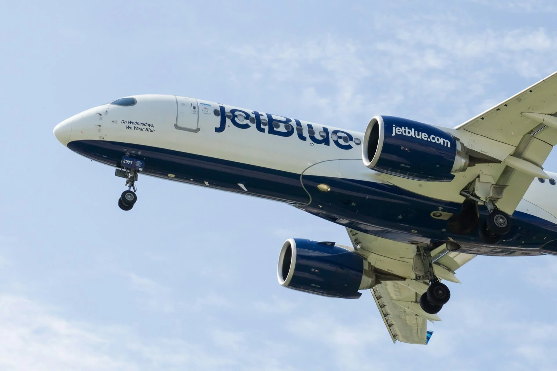 Midair collision between JetBlue and USAF narrowly avoided