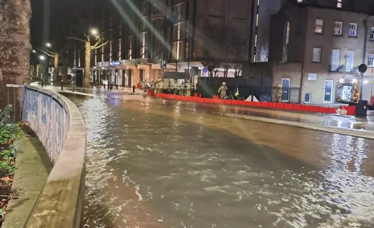 Kensington & Chelsea water main burst floods a west London street overnight as emergency crews attend the scene