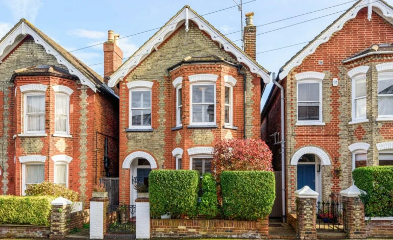 collins independant DRsaC2d822E unsplash (1)