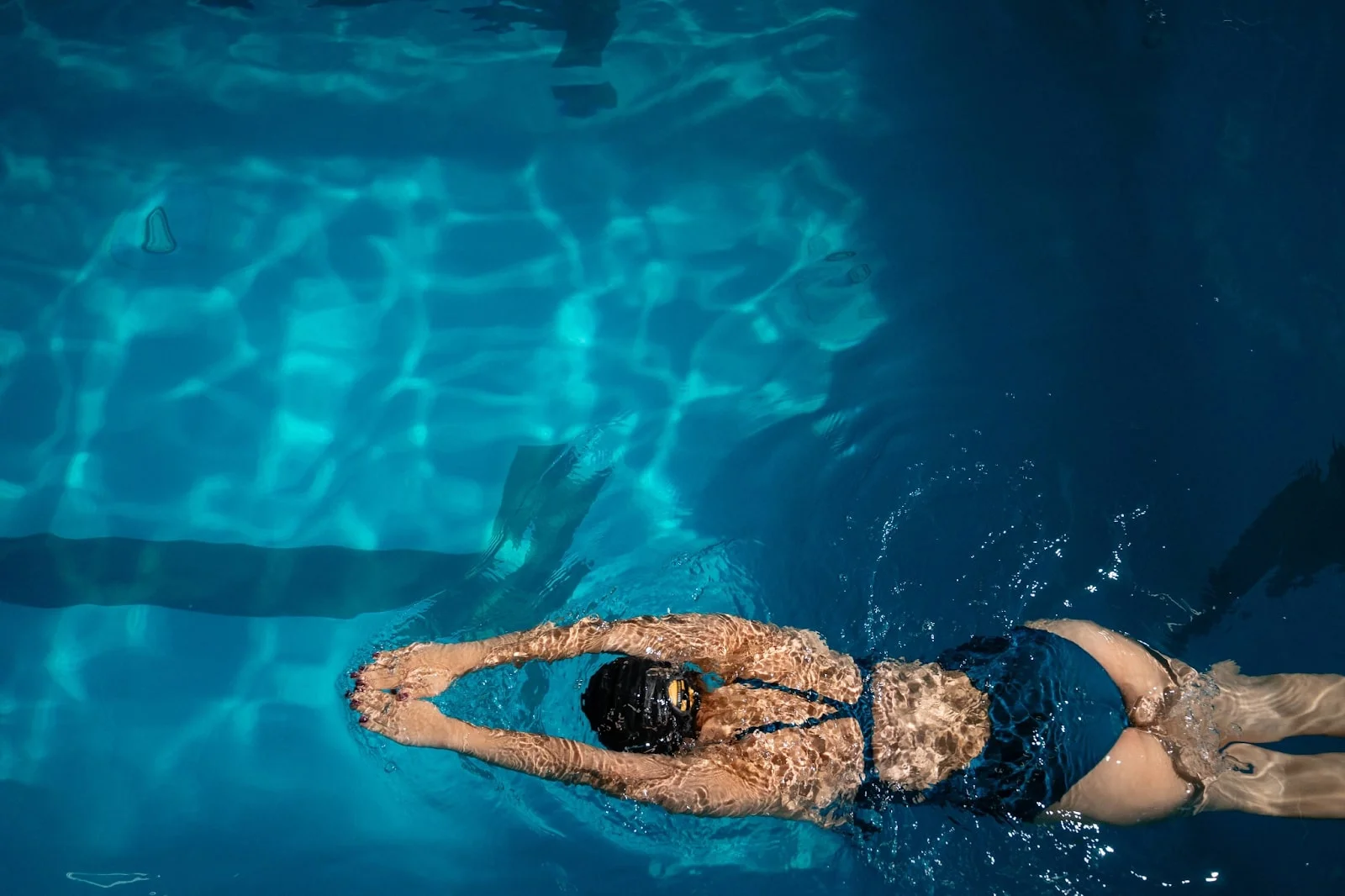 Hope Molecules released during swimming session in indoor pool