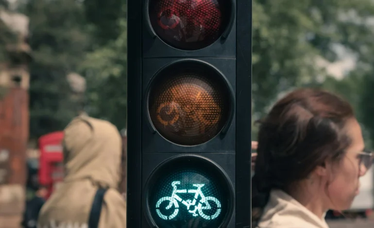 Traffic lights should give cyclists priority says Lime boss