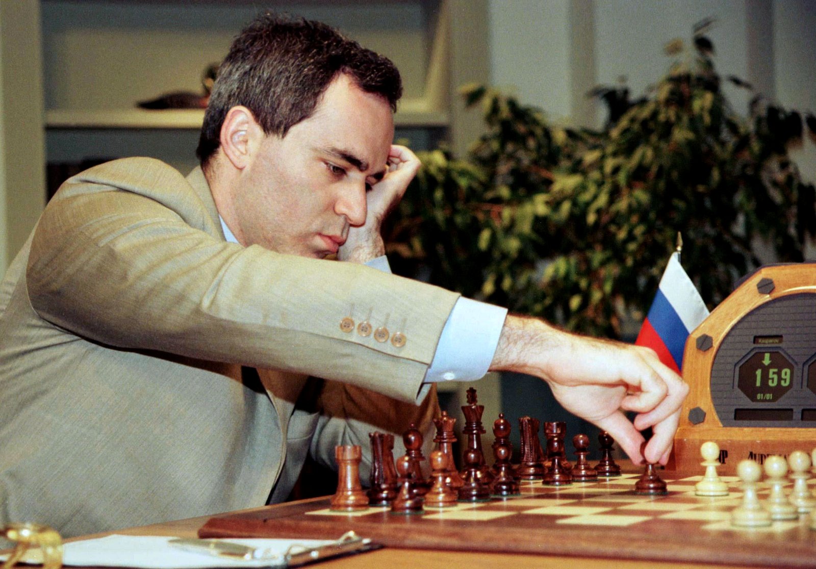 Garry Kasparov playing chess during the Kasparov immortal game Topalov era of modern elite chess