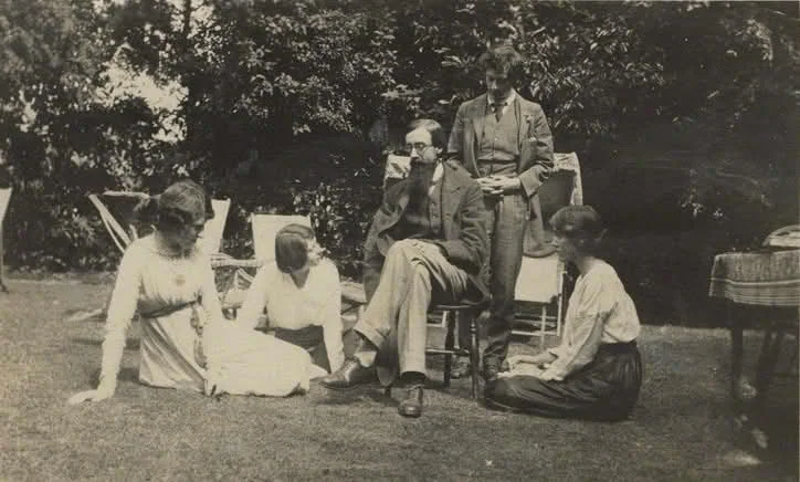 Members of the Bloomsbury Group gathered in a garden setting, early 20th century, reflecting the informal and conversational spirit that shaped their work.