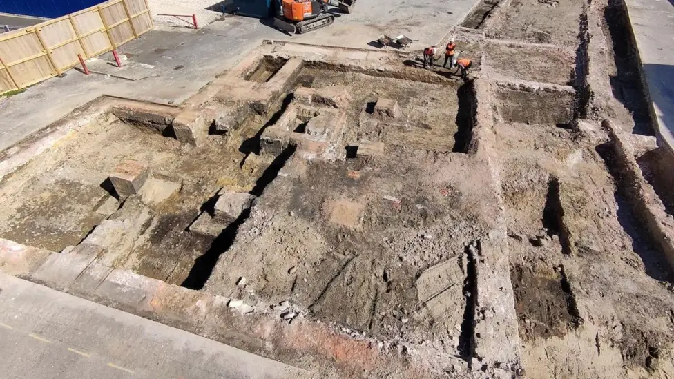 Weymouth dig Melcombe Regis volunteers excavating medieval site